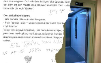 Tudelad bild. Till vänster en lapp i ett trapphus där hyresgästerna uttrycker sitt missnöje med hissen. "Jävla bra skrivet". "Så jävla trött" har någon skrivit för hand. Till höger bild på hissen med öppen dörr.