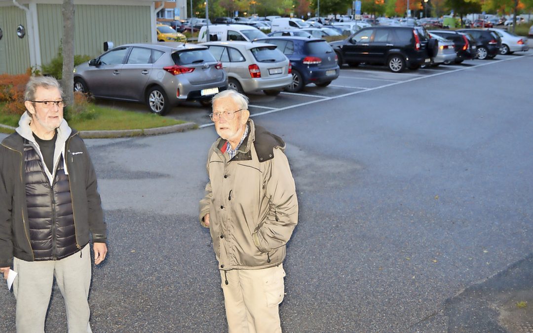 Leif Björklund och Bo Ståhl har båda fått högre avgifter på sina p-platser.