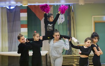 Cheerleading är en av aktiviteterna som erbjuds på Lövgärdesskolan efter lektionstid inom Skola som arena.