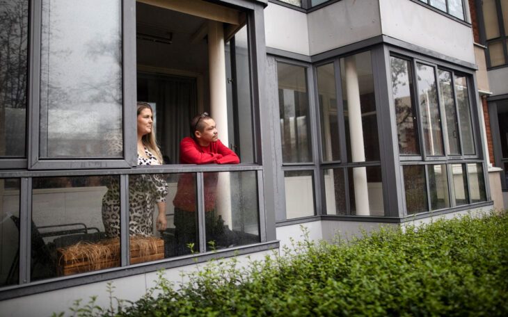 Robin och Louise Wahlgren, hyresgäster i Arlöv, som blev hemlösa två gånger med sina fyra små barn.