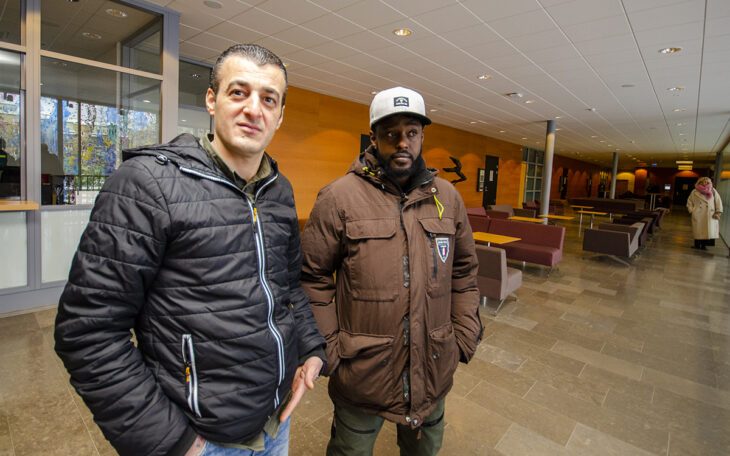 Vaheel Mahjed Ahmed Ahmed och Mohamed Farah Abdi bor båda på Rymdtorget och var på plats när hyresnämnden förra veckan prövade badrumsrenoveringen i deras hus. Nu står det klart att hyresvärden Familjebostäder får gå vidare med upprustningen, som kommer att höja hyrorna rejält.