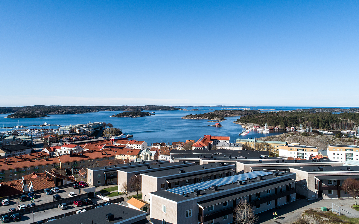Vy över Strömstad och havet från Rådhusberget.