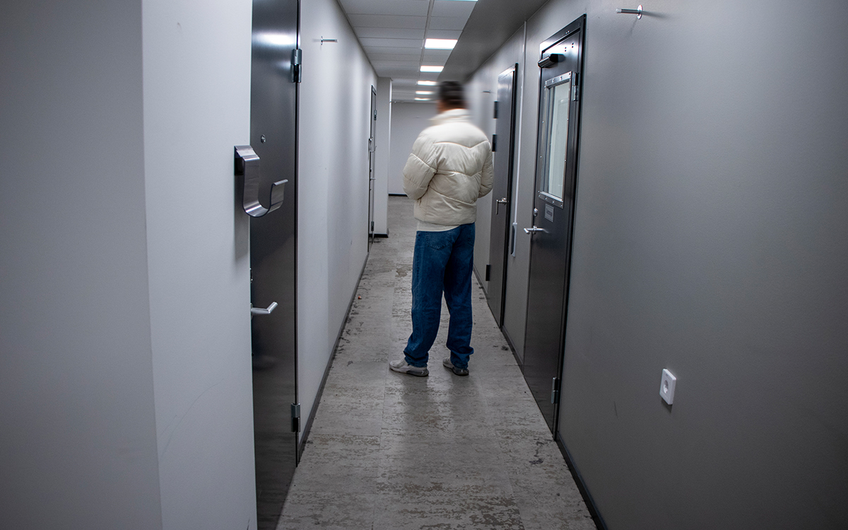 Dammråttorna gror i korridorerna sedan Oscar Properties lämnat sina hyresgäster i Skövde åt sitt öde. 
