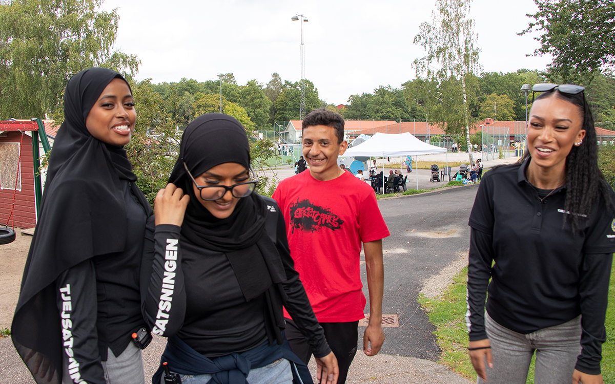 Ledarna Iman Yassin, Fatma Habeeb, Ahmed Jasin och Yosan Kesete får maskineriet kring Street Games på Dalaberg i Uddevalla att rulla. 