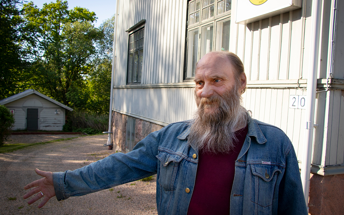 Anders Hellstrand på Kris i Borås lyfter problemet med att den som saknar bostad inte har någonstans att skriva sig. "Utan folkbokföringsadress kommer man inte in i systemet", säger han.