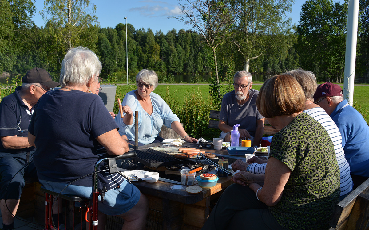 Grillkväll på allmänningen i Älvdala kooperativa hyresrättsförening.