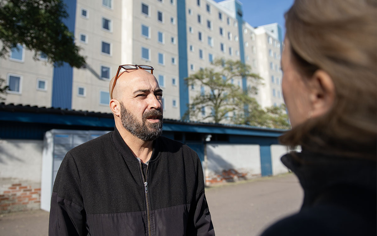 Tarek Kayed bor i Kinesiska muren i Malmö - utan värme eller varmvatten.