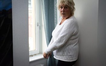 Jeanette Magnusson hade bott 39 år i samma lägenhet med Poseidon som hyresvärd. Hon använda alla sina köår för att byta till sig en lägenhet där det sedan varit konstanta problem och hon utvecklat svår allergi.