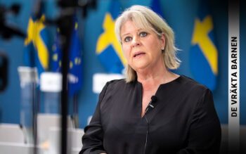 I förslaget till den nya socialtjänstlagen står det ingenting om att arbeta för att komma åt barnvräkningar. Socialtjänstminister Camilla Waltersson Grönwall (M) säger att regeringen kommer att utvärdera den nya socialtjänstlagen kontinuerligt, för att se vad de ytterligare behöver bygga på med.