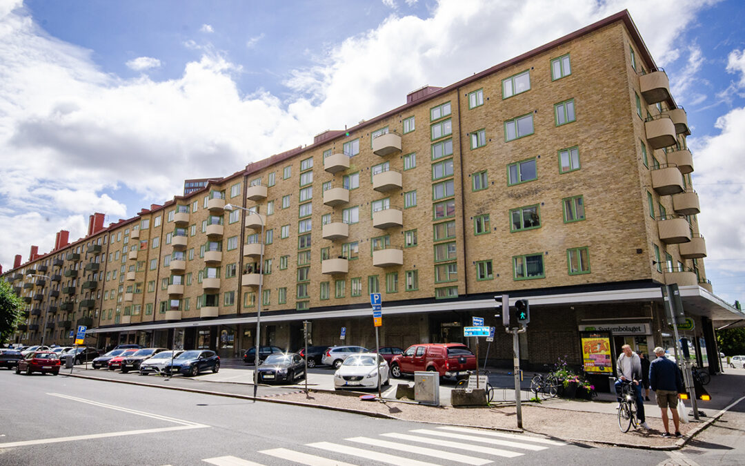 På Kobbarnas väg i Olskroken, Göteborg, har Sweden Svea Apartment haft ett antal lägenheter i Sigillets hus. Här har två familjer betalat över en kvarts miljon kronor i ockerhyra.