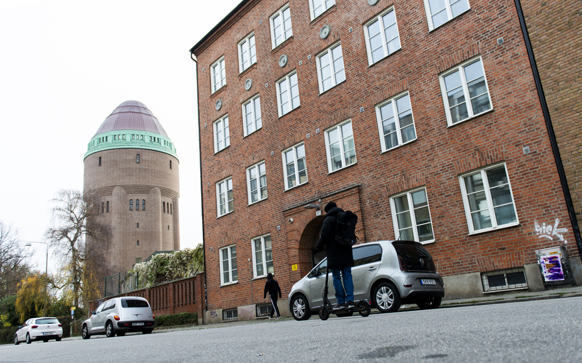 Attila Miklos äger Ahlmansgataan 17 i Malmö. <yoastmark class=