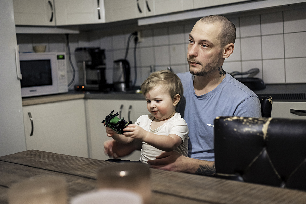 Familjen hade just utökats med sonen Jack när uppsägningen kom. Pappa Robin Guran beskriver känslorna när tryggheten försvann.